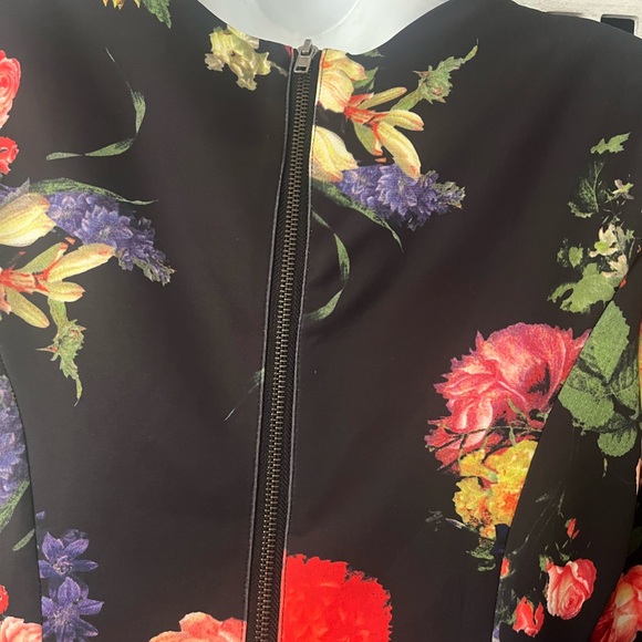 Black Floral Patterned Top - Picture 4 of 7